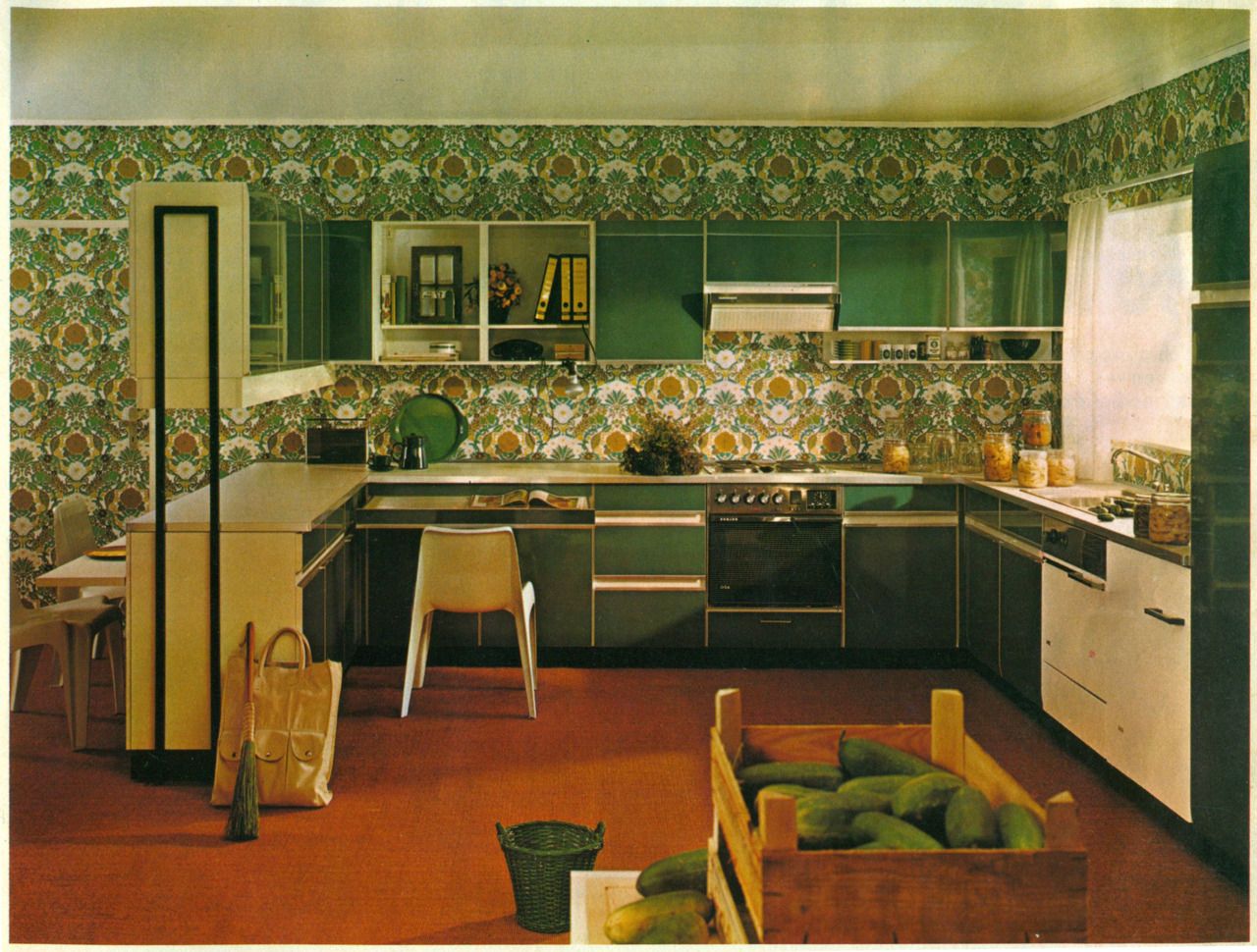 Стен советских времен. Американская кухня интерьер 60е 70е, 80е. Кухня Америка 70х. Кухня в стиле 70-х годов. Интерьер в стиле 70-х годов.